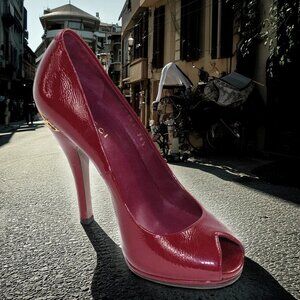 Gucci Venice Naplack Light Prune Patent Leather Peep Toe Stiletto, Size 36.5